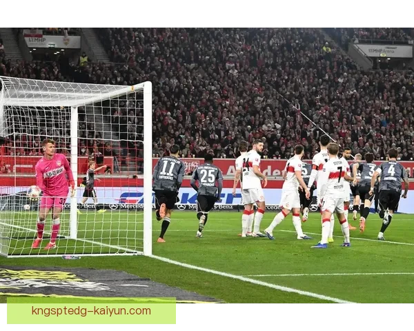 德甲法兰克福球迷表现狂热,球队状态稳健引发关注 德甲法兰克福球迷表现狂热,球队状态稳健引发关注